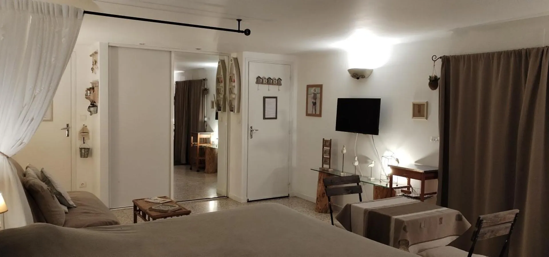 La Casanat Bed & Breakfast Montgiscard 0*,  France